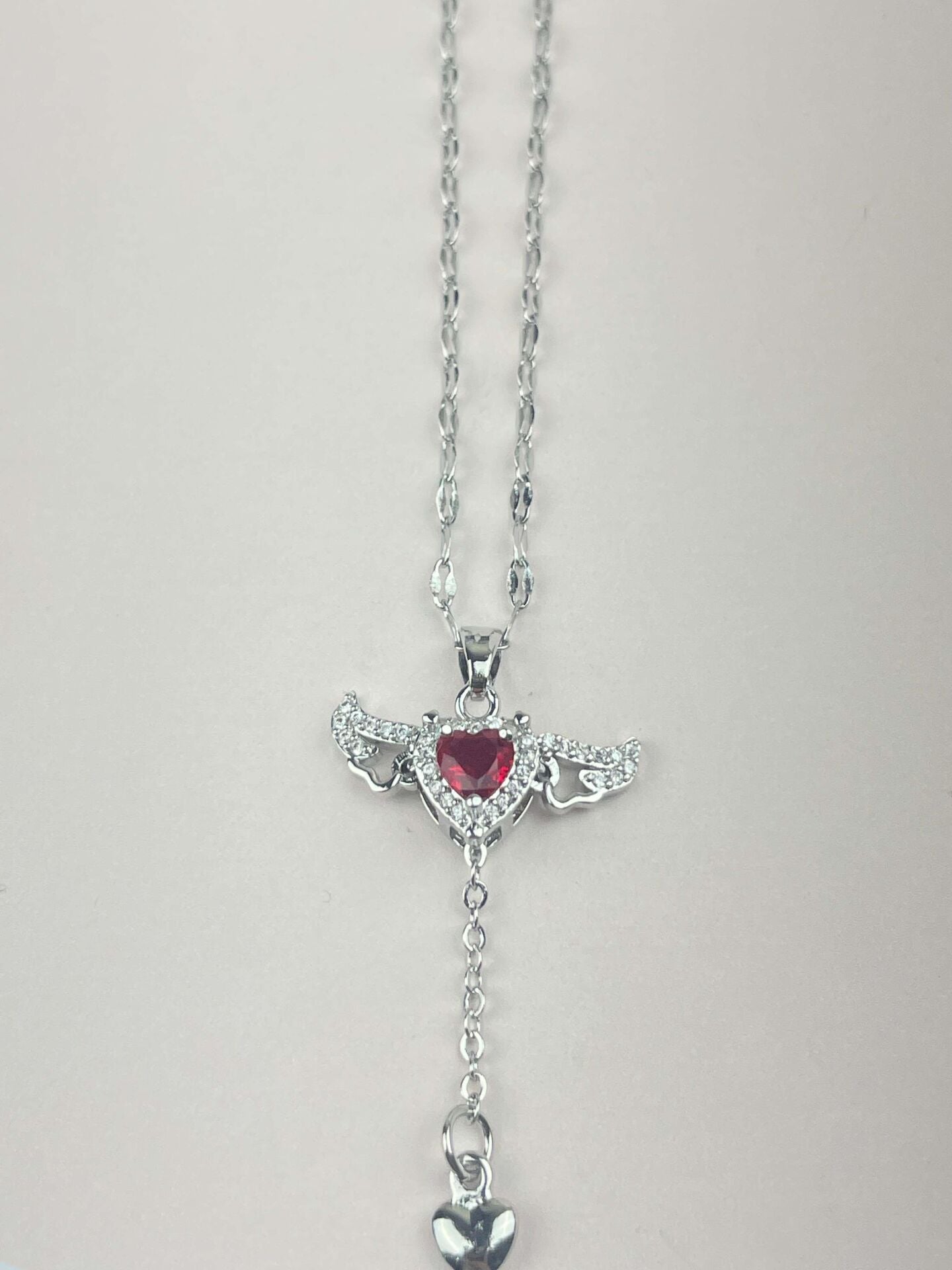 Kırmızı Taşlı Sevgi Meleği Kolye